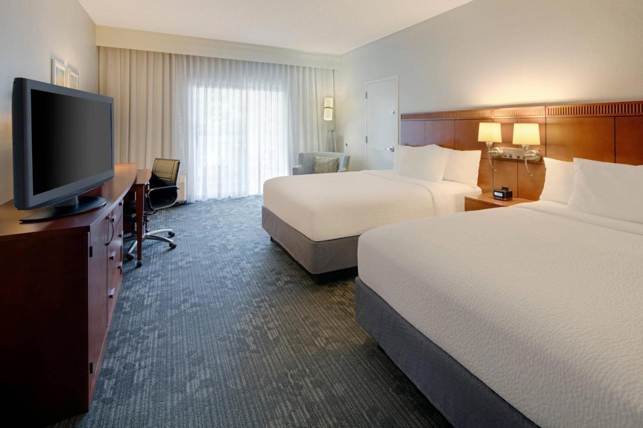 Courtyard Dallas Addison Midway Экстерьер фото