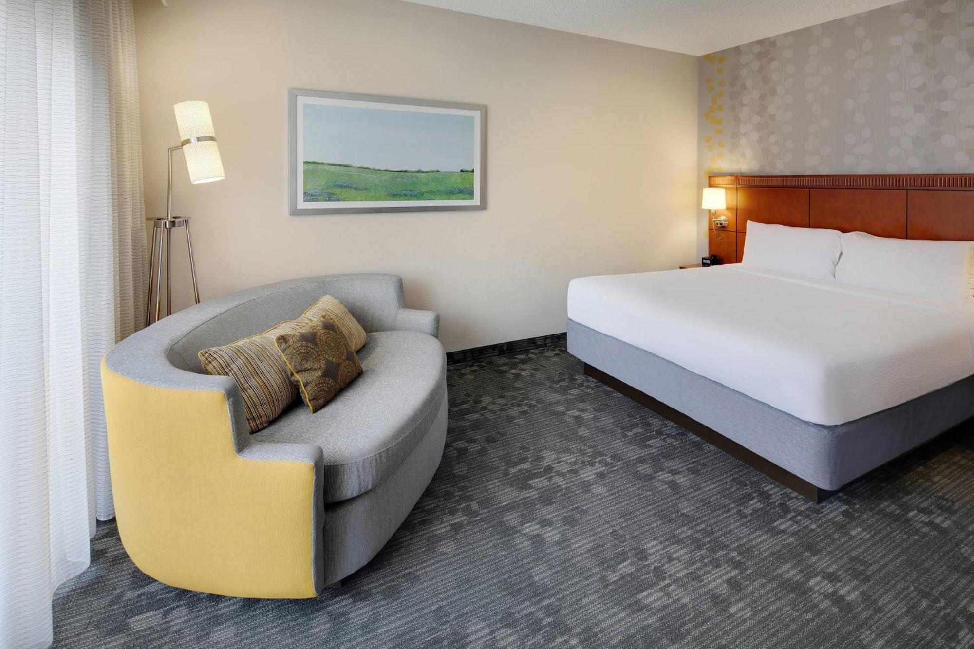 Courtyard Dallas Addison Midway Экстерьер фото