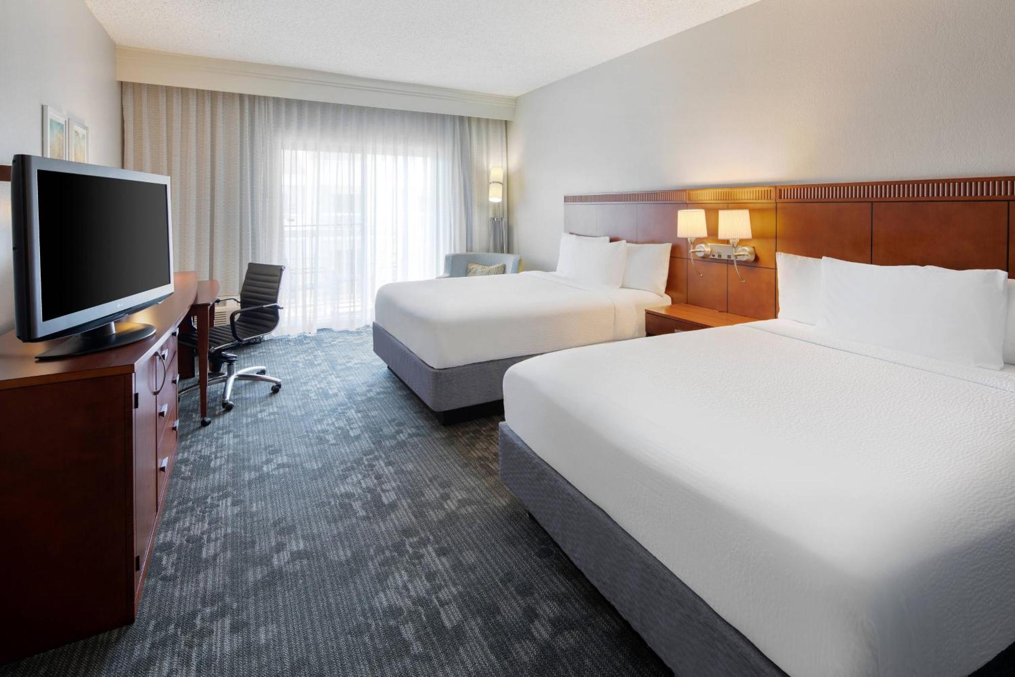 Courtyard Dallas Addison Midway Экстерьер фото