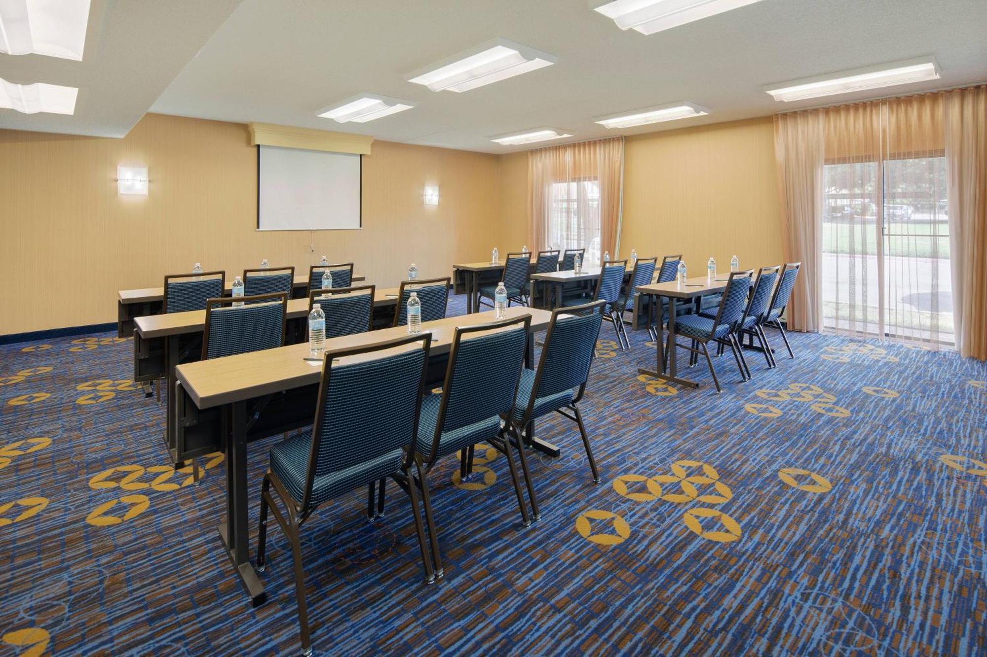 Courtyard Dallas Addison Midway Экстерьер фото