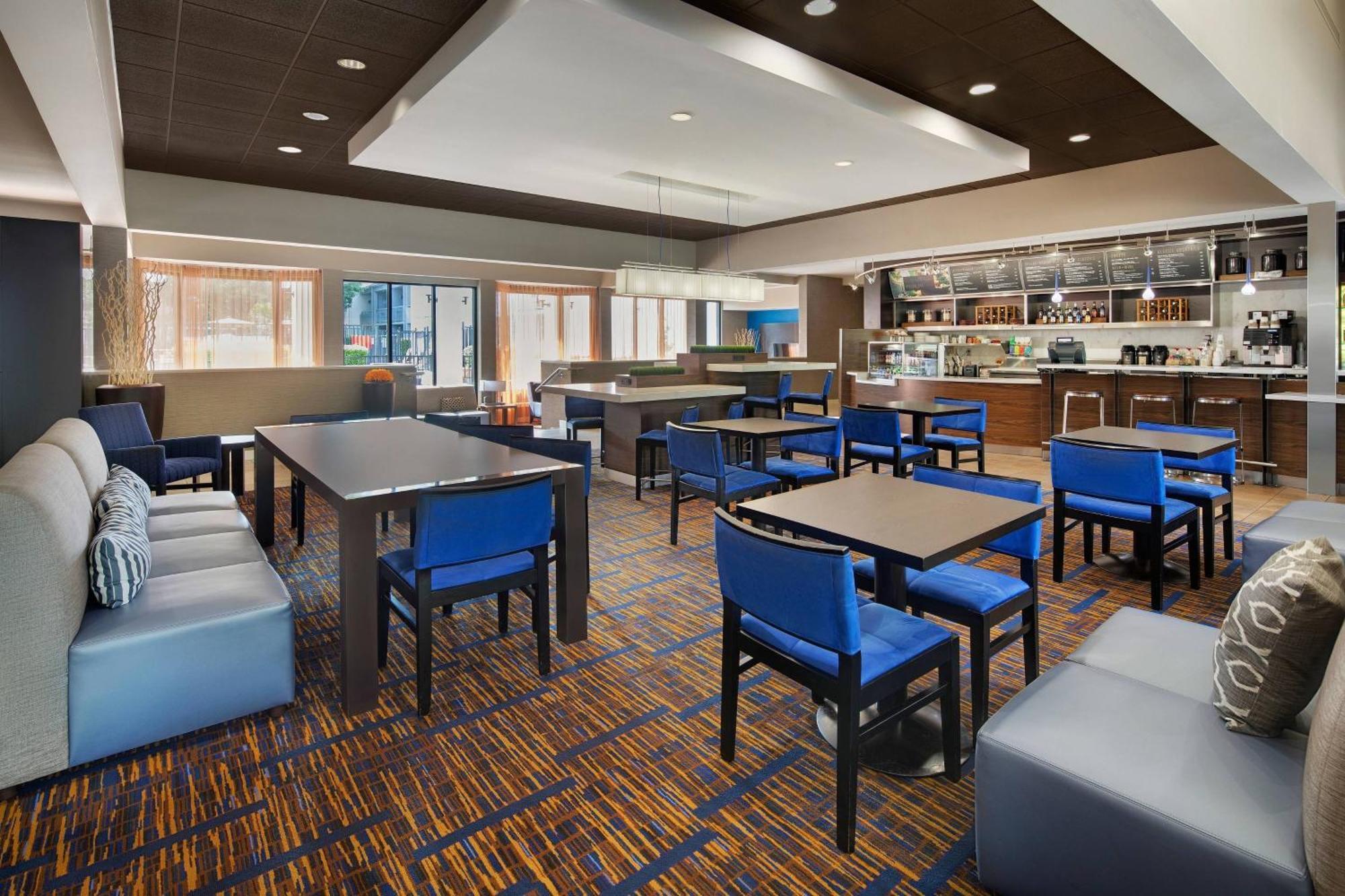 Courtyard Dallas Addison Midway Экстерьер фото