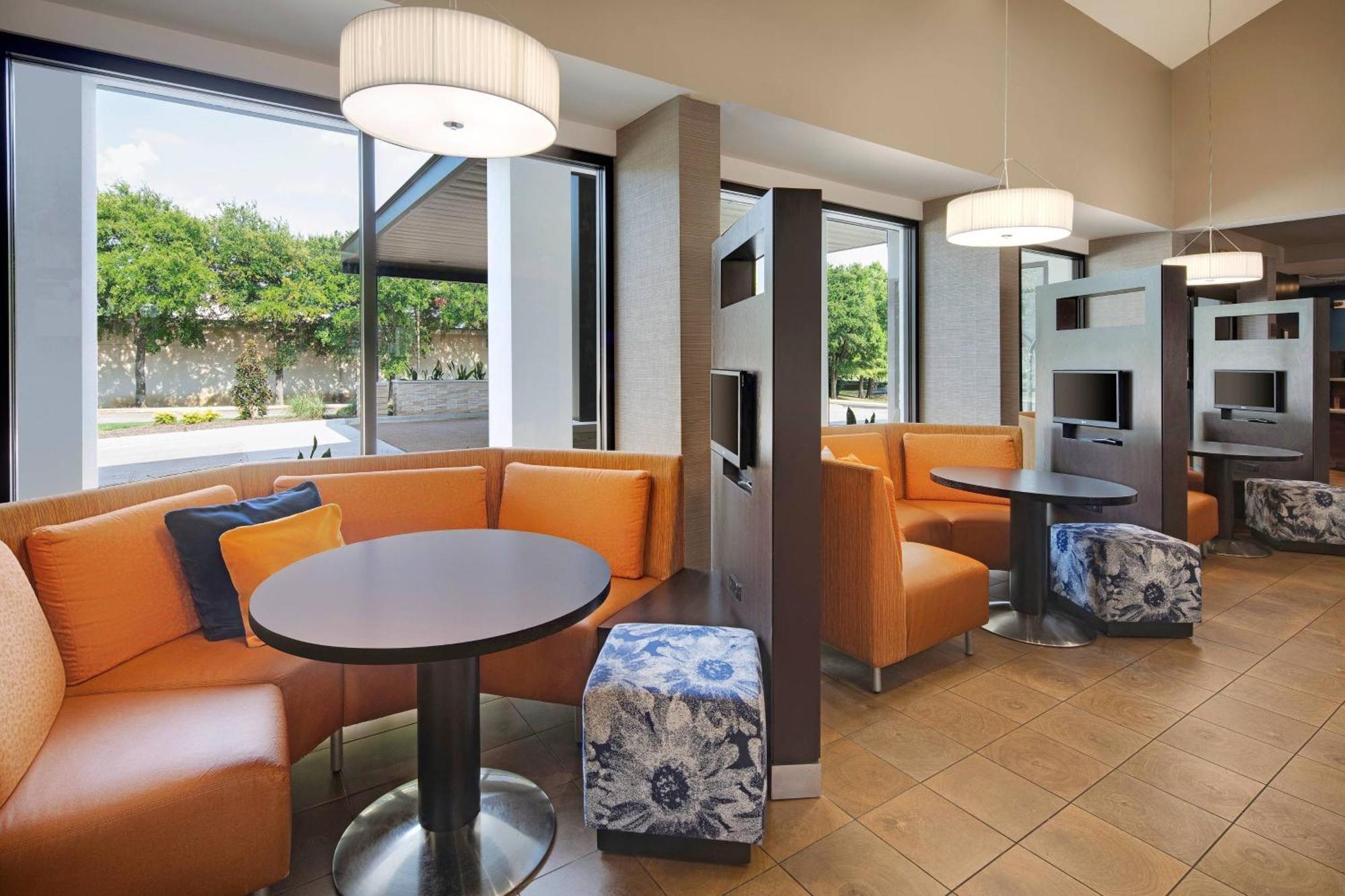Courtyard Dallas Addison Midway Экстерьер фото