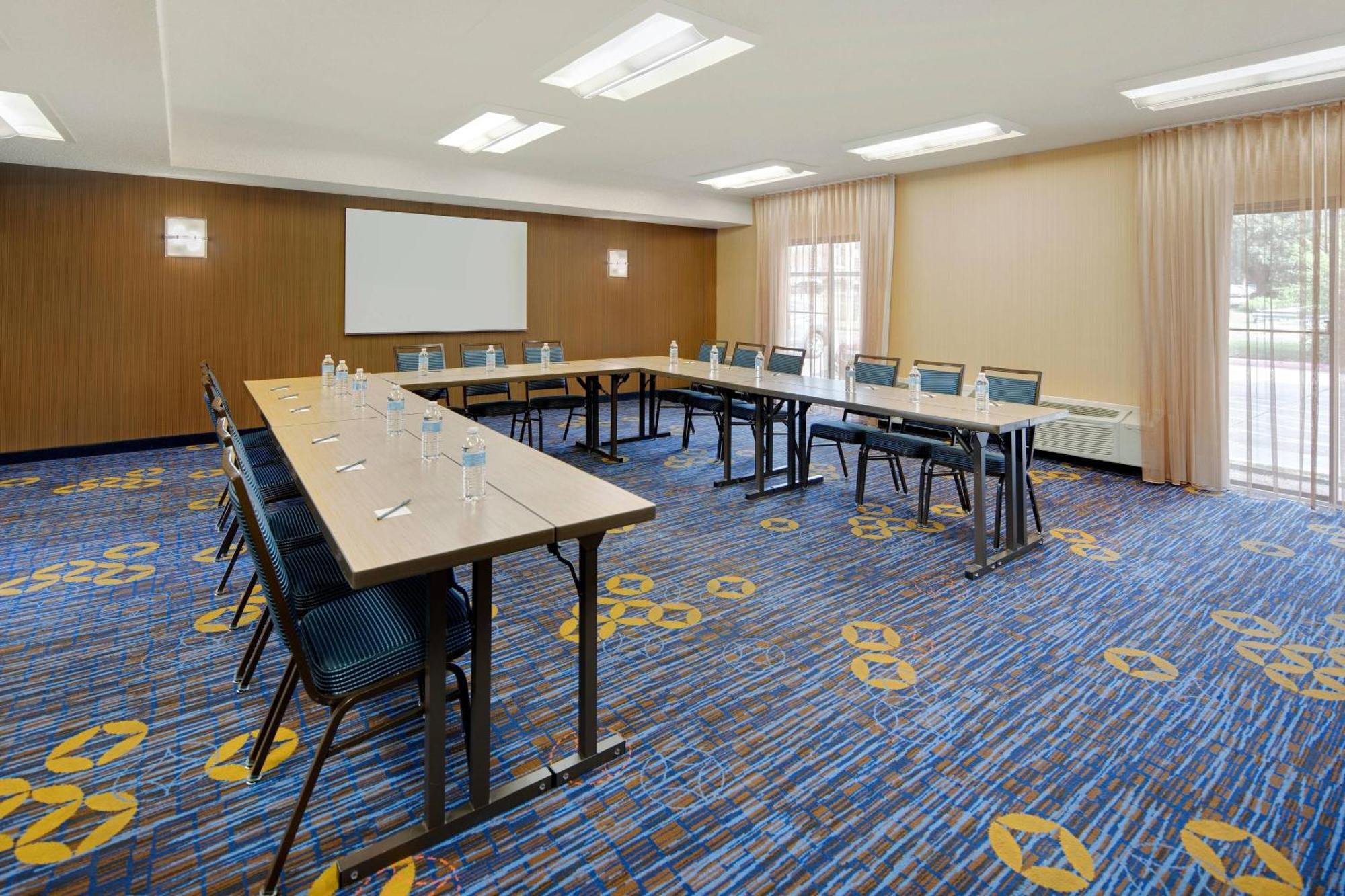 Courtyard Dallas Addison Midway Экстерьер фото