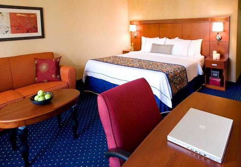 Courtyard Dallas Addison Midway Экстерьер фото