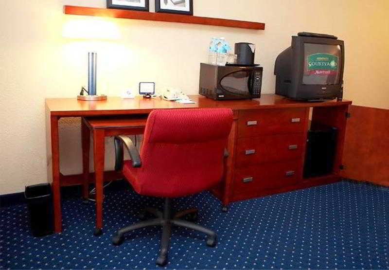 Courtyard Dallas Addison Midway Экстерьер фото