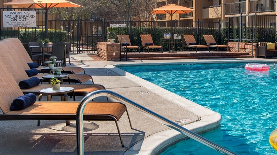 Courtyard Dallas Addison Midway Экстерьер фото