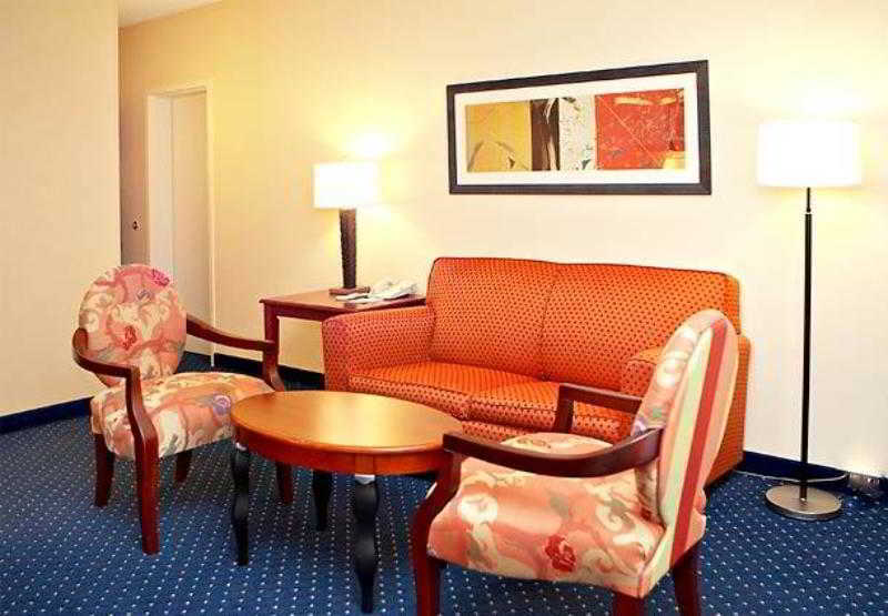 Courtyard Dallas Addison Midway Экстерьер фото