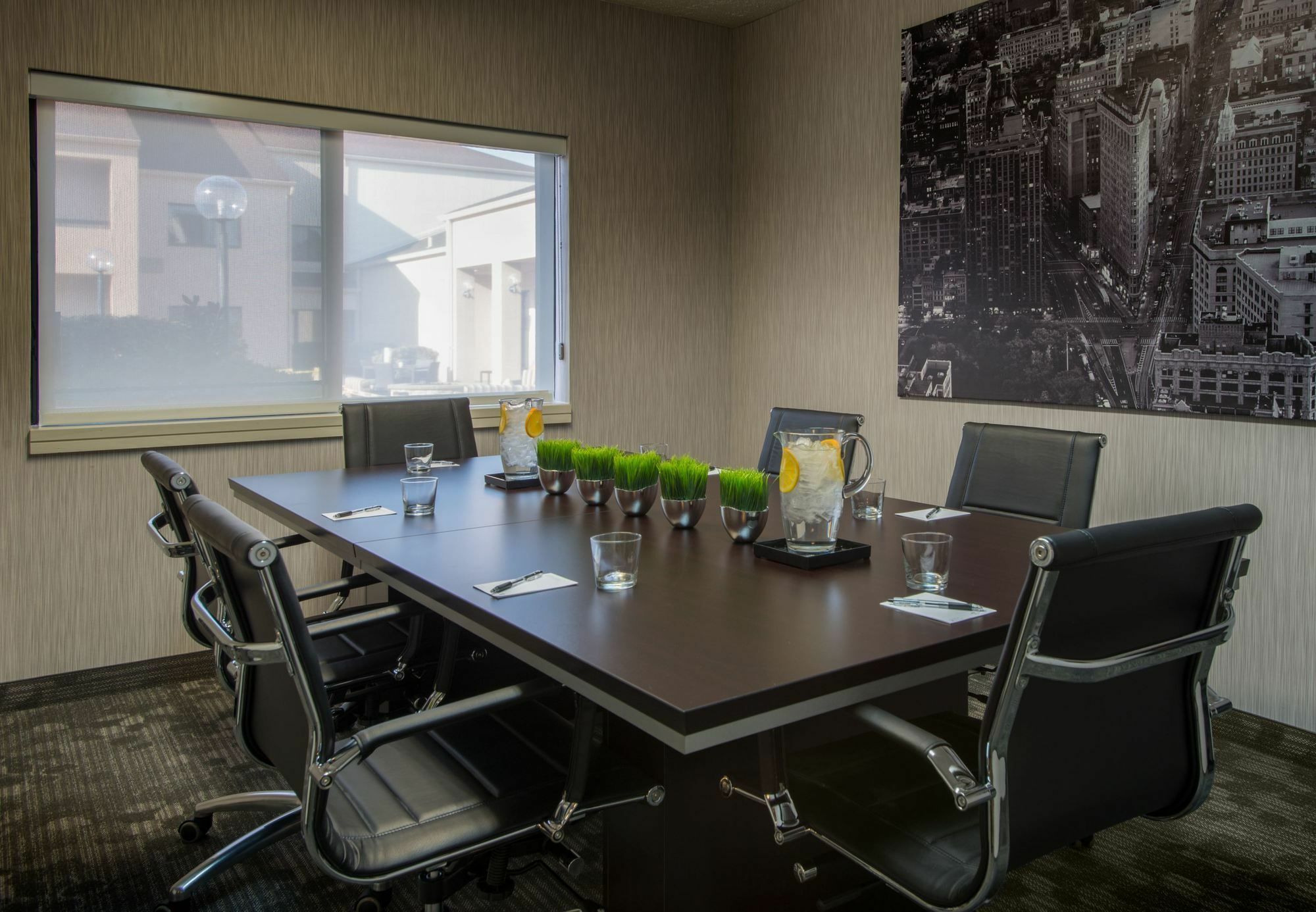 Courtyard Dallas Addison Midway Экстерьер фото